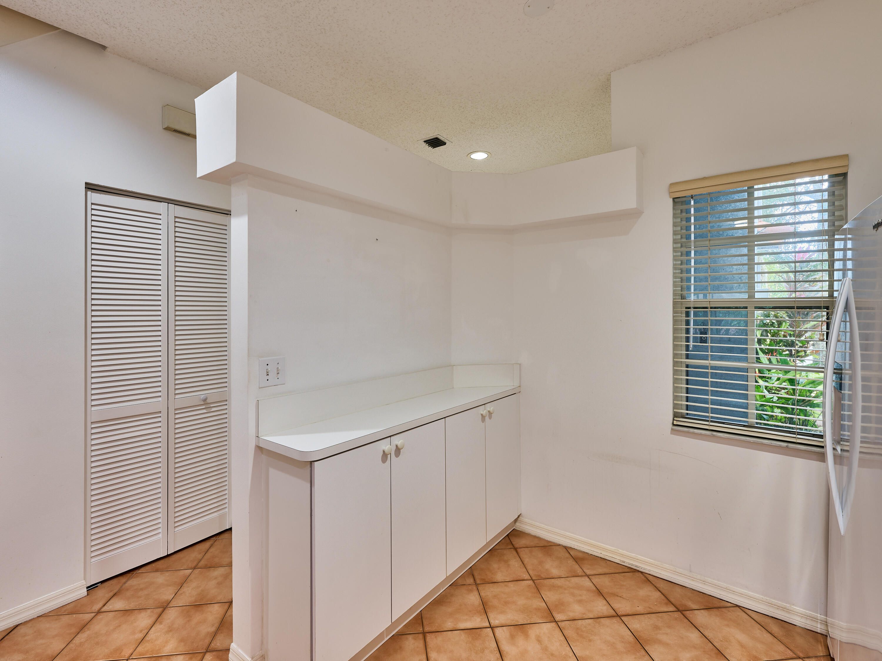 5121 Sabal Gardens Lane, Unit 2 Boca Raton, FL 33487 - Photo 5 of 25 kitchen