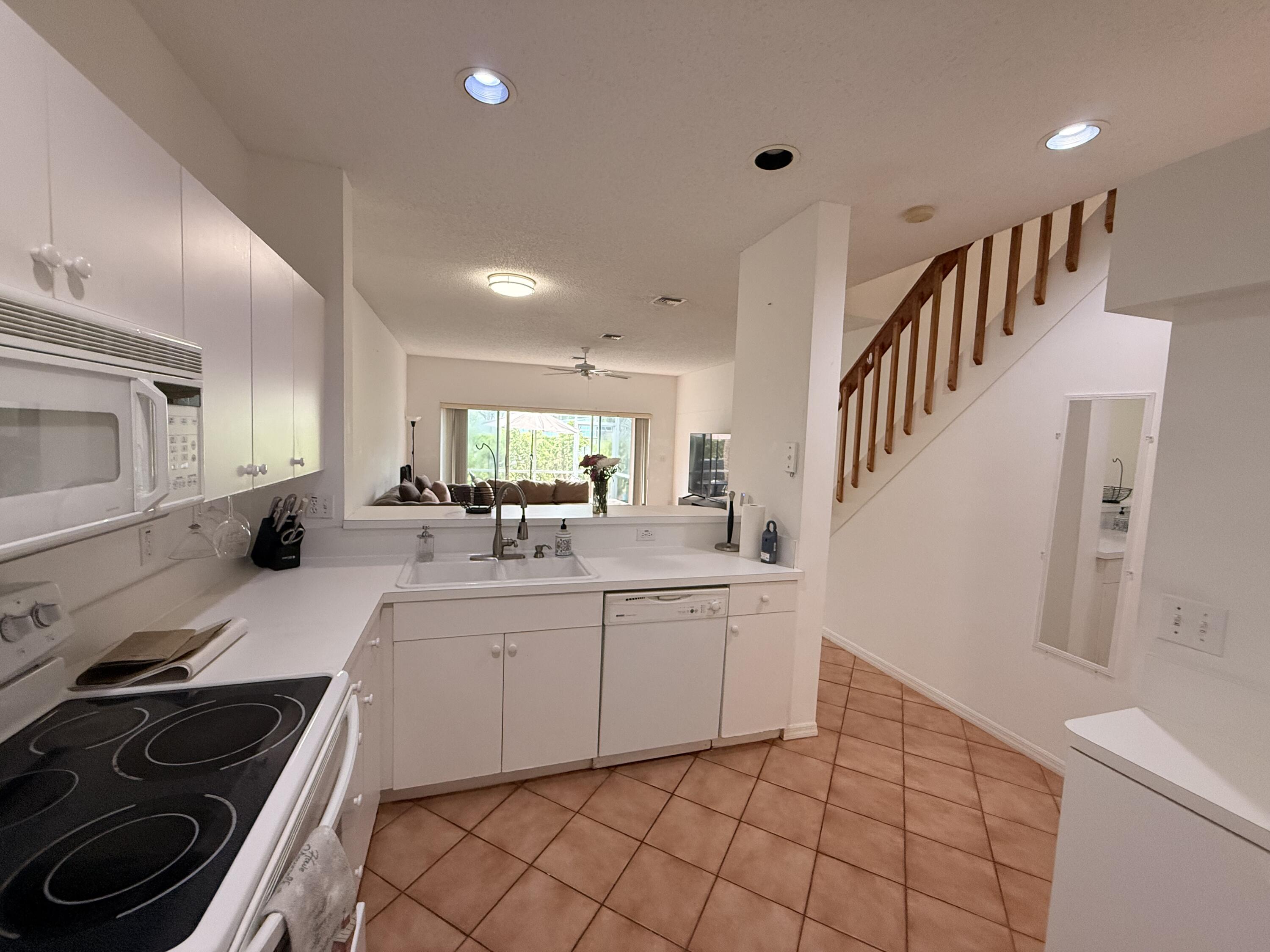 5121 Sabal Gardens Lane, Unit 2 Boca Raton, FL 33487 - Photo 6 of 25 Kitchen