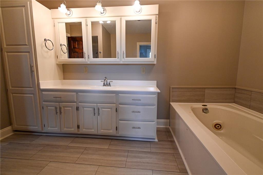 5855 Southeast 981 Pvt Road Collins, MO 64738 - Photo 21 of 79