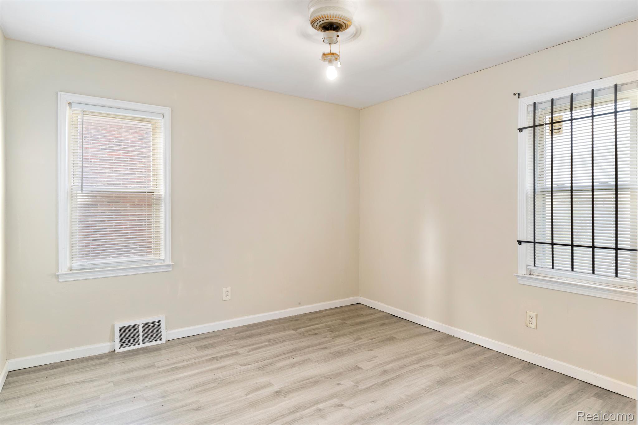 9575 Rutland Street Detroit, MI 48227 - Photo 6 of 18 Gallery Image 6