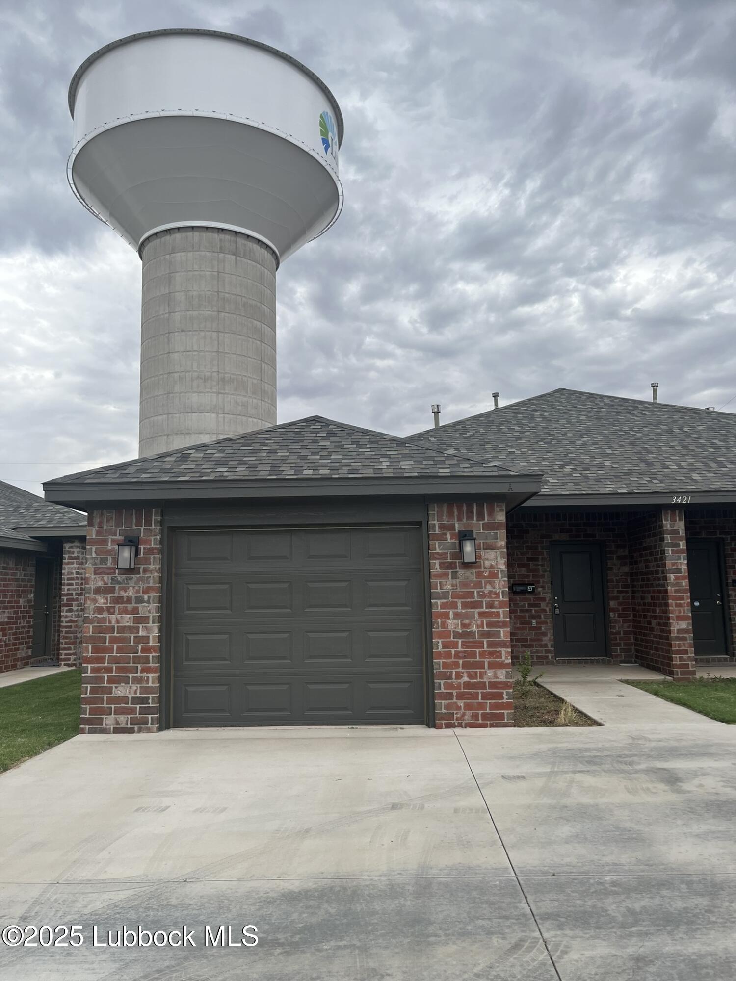 3421 49th Street, Unit B Lubbock, TX 79413 - Photo 2 of 13 IMG_7922