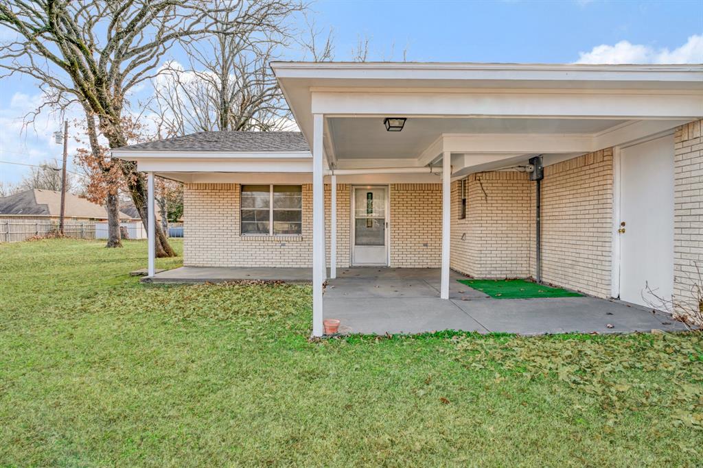 175 45th Street Southwest Paris, TX 75460 - Photo 3 of 33