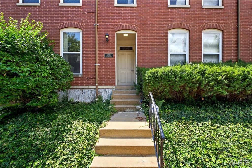 2320 Rutger Street, Unit E St. Louis, MO 63104 - Photo 2 of 18