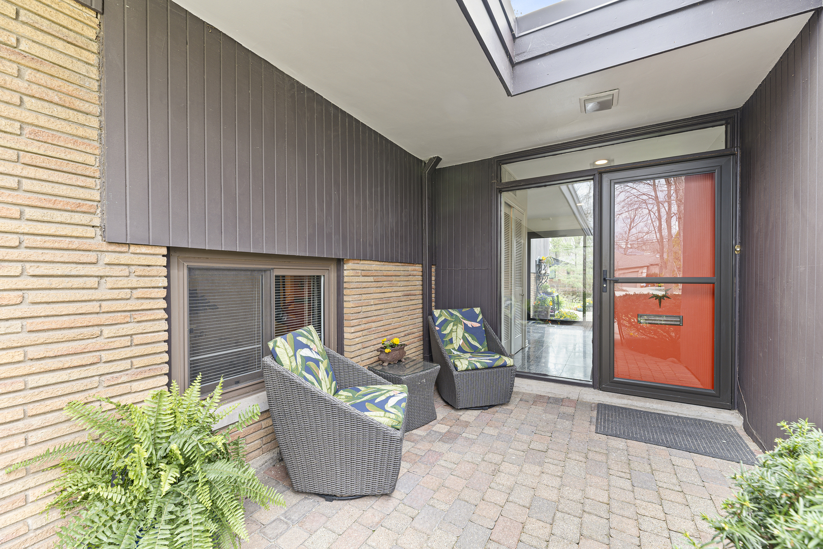1916 Berkeley Road Highland Park, IL 60035 - Photo 3 of 30 Gallery Image 3