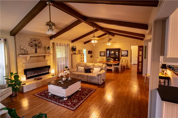 $345,000 | 212 Golfview Drive North, Hilltop Lakes, TX 77871