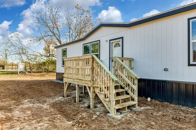 a view of house with yard