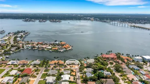 $2,450,000 | 1903 Bayshore Drive, Belleair Beach, FL 33786