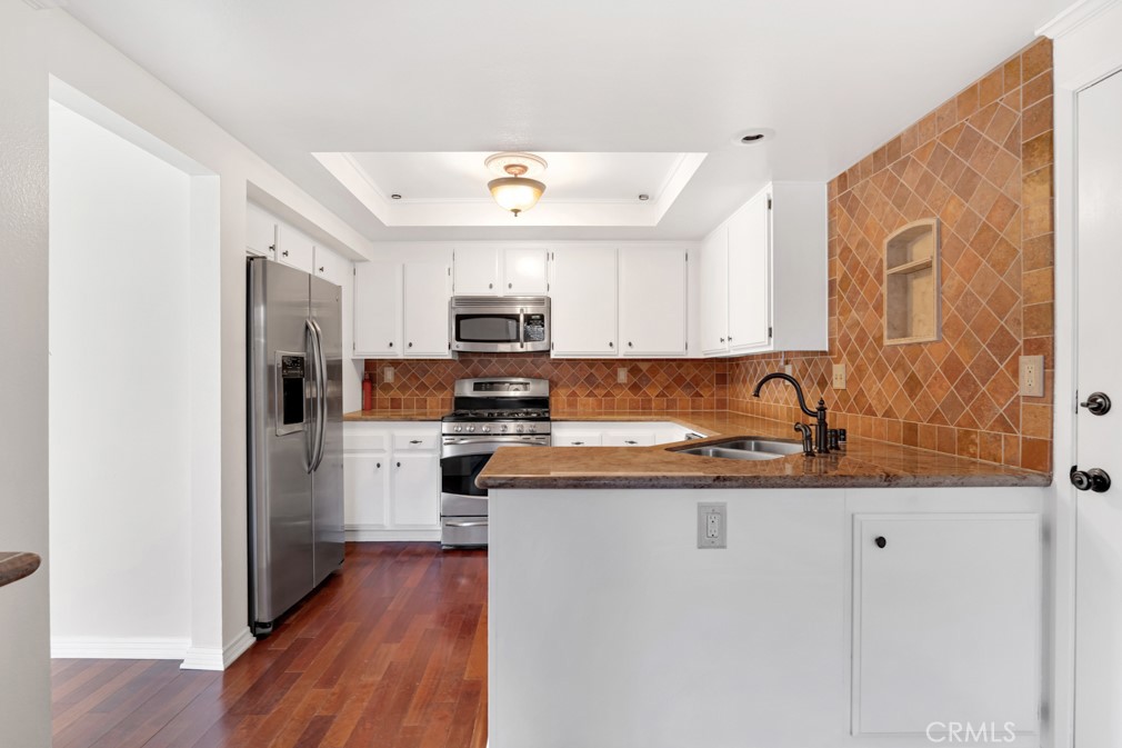 905 Thistlegate Road Oak Park, CA 91377 - Photo 13 of 34