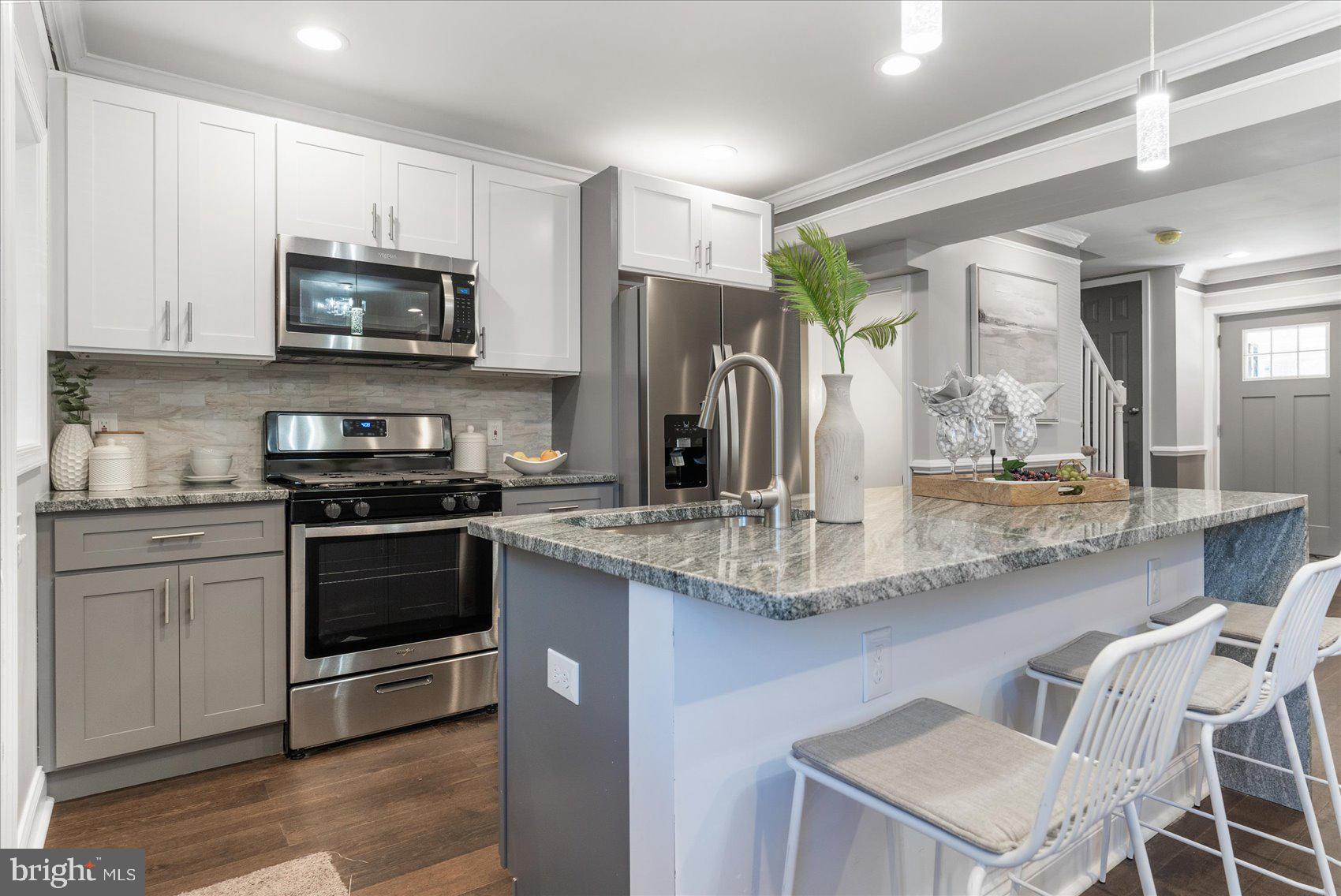 807 Kevin Road Baltimore, MD 21229 - Photo 11 of 37