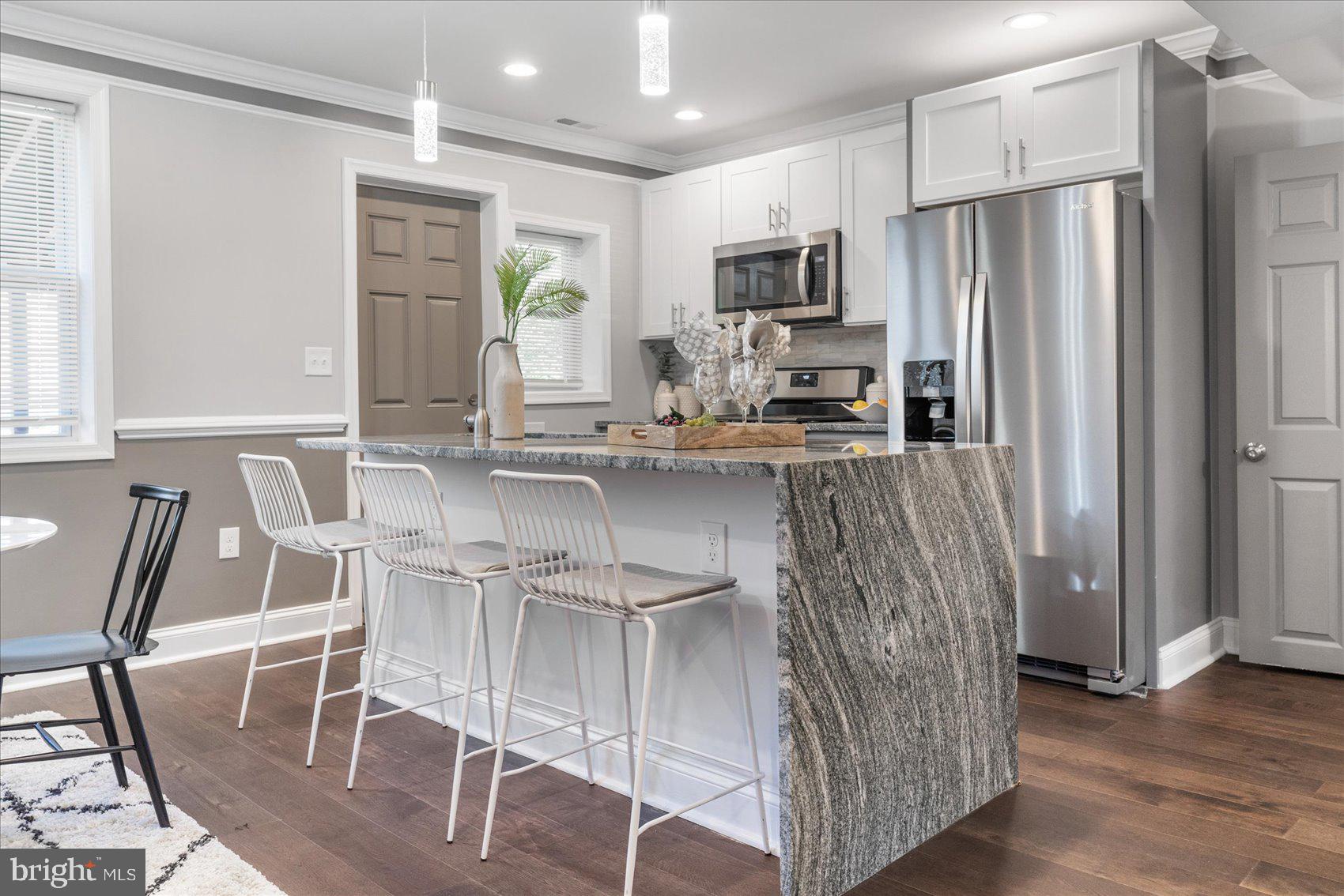 807 Kevin Road Baltimore, MD 21229 - Photo 10 of 37