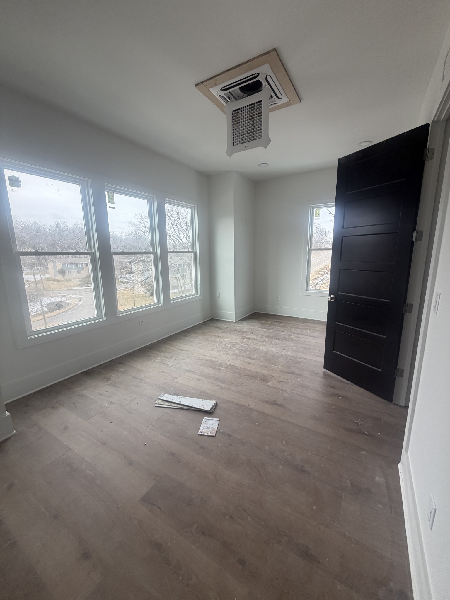 344 Rio Vista Drive Madison, TN 37115 - Photo 18 of 20 an empty room with windows