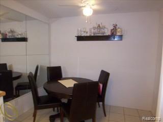 743 West Maple Road, Unit 18 Clawson, MI 48017 - Photo 3 of 5 Dinning area.jpg