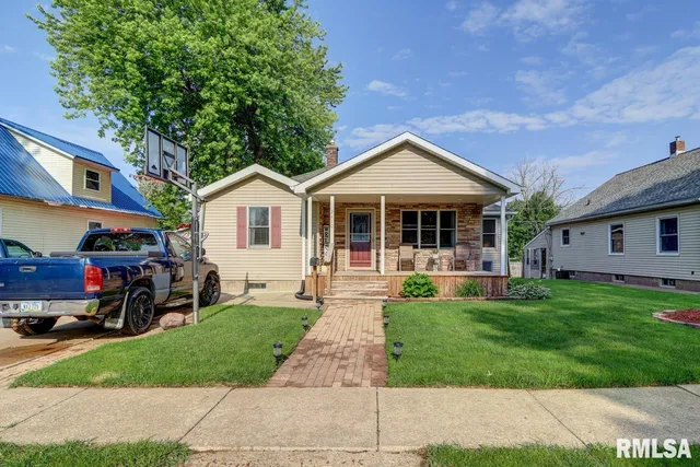 $169,900 | 2410 Barker Street, Clinton, IA 52732