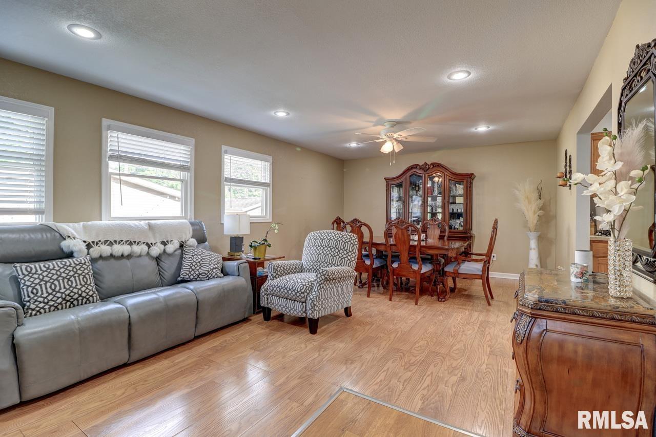 2410 Barker Street Clinton, IA 52732 - Photo 11 of 28