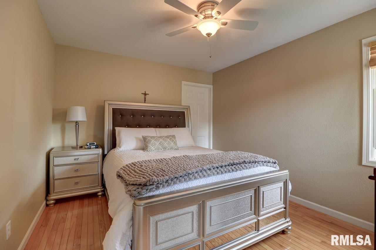 2410 Barker Street Clinton, IA 52732 - Photo 12 of 28