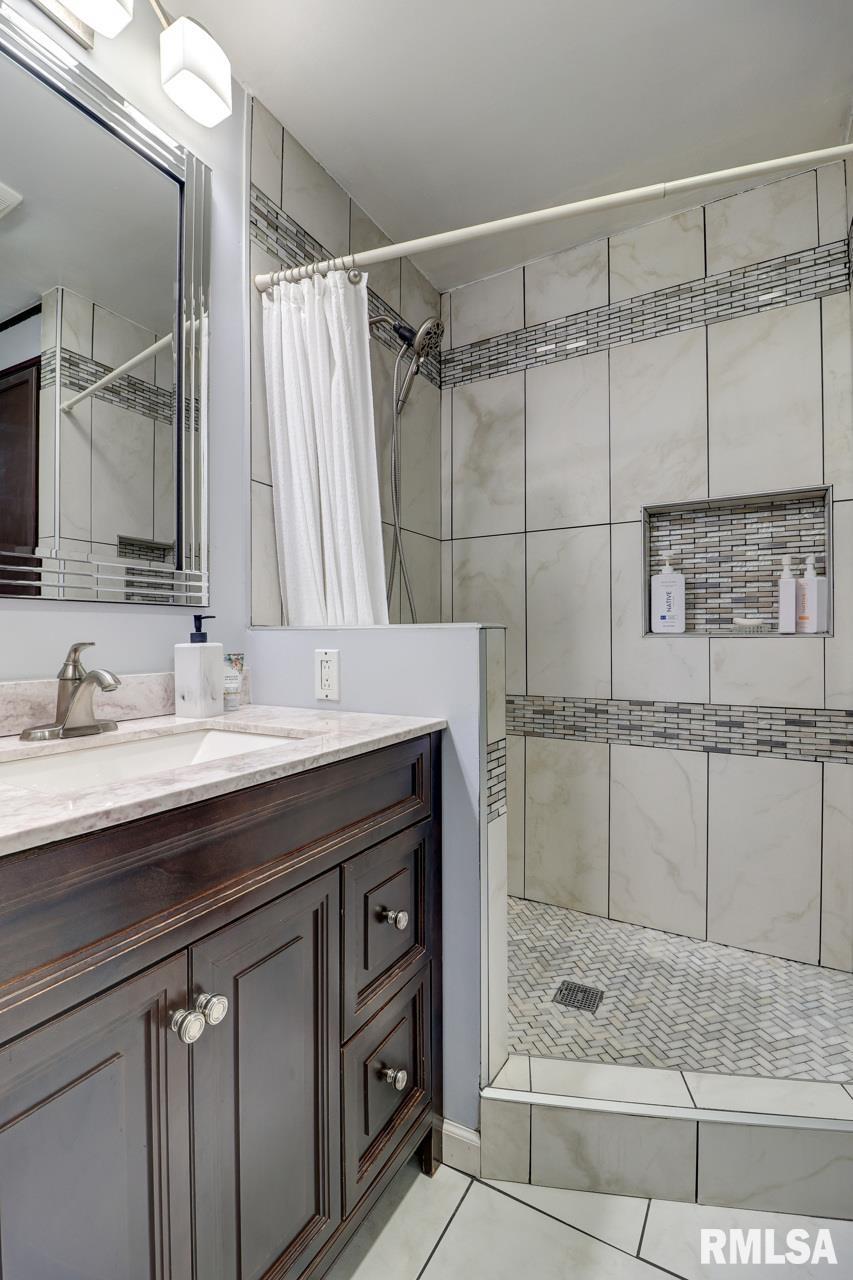 2410 Barker Street Clinton, IA 52732 - Photo 14 of 28