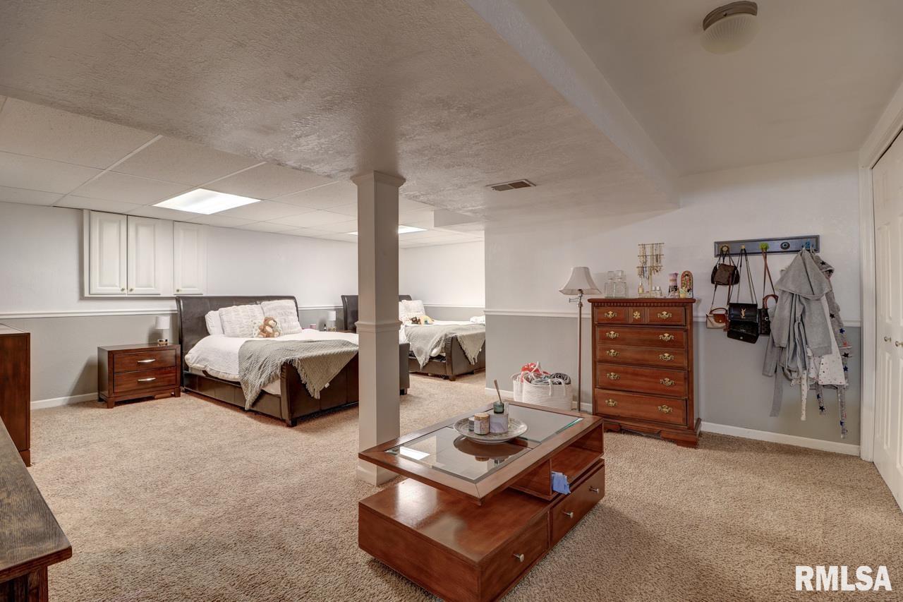 2410 Barker Street Clinton, IA 52732 - Photo 17 of 28