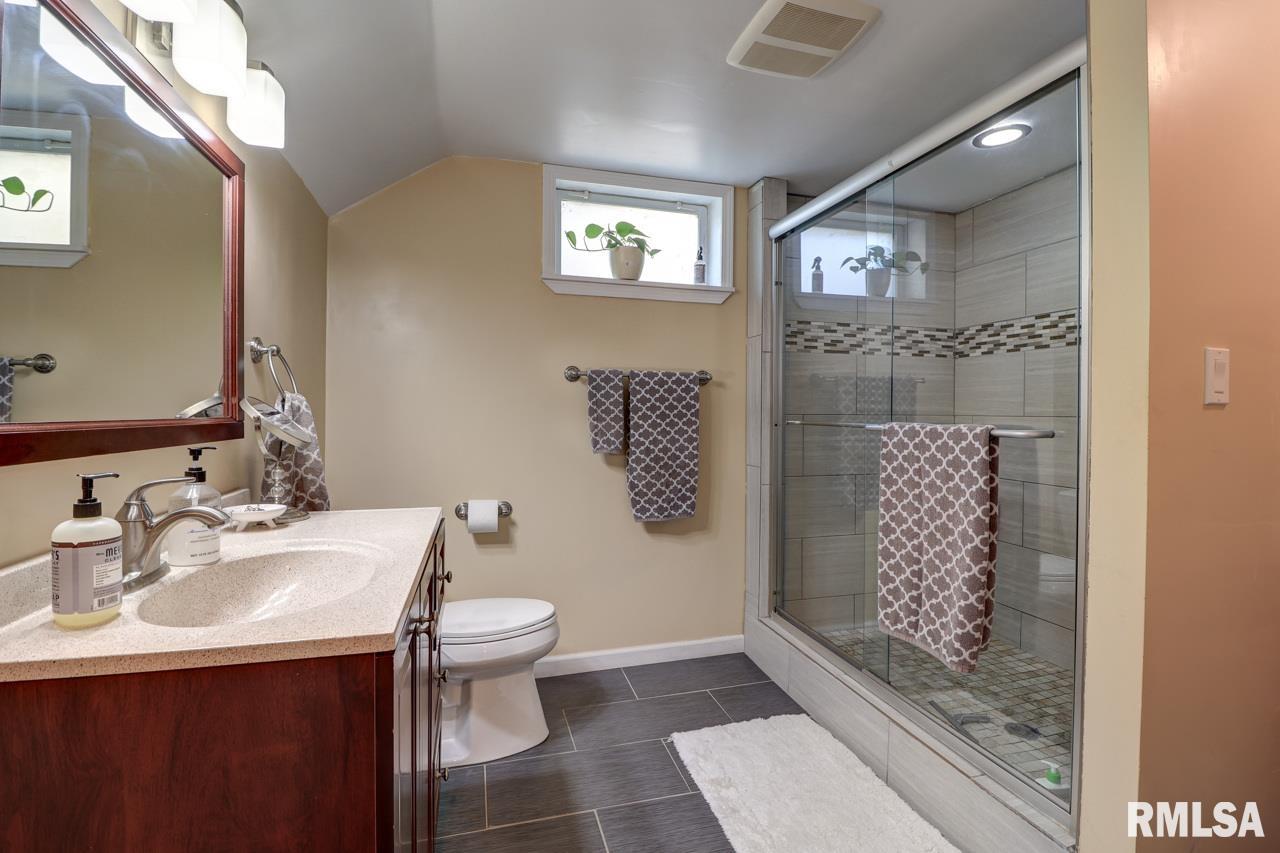 2410 Barker Street Clinton, IA 52732 - Photo 20 of 28