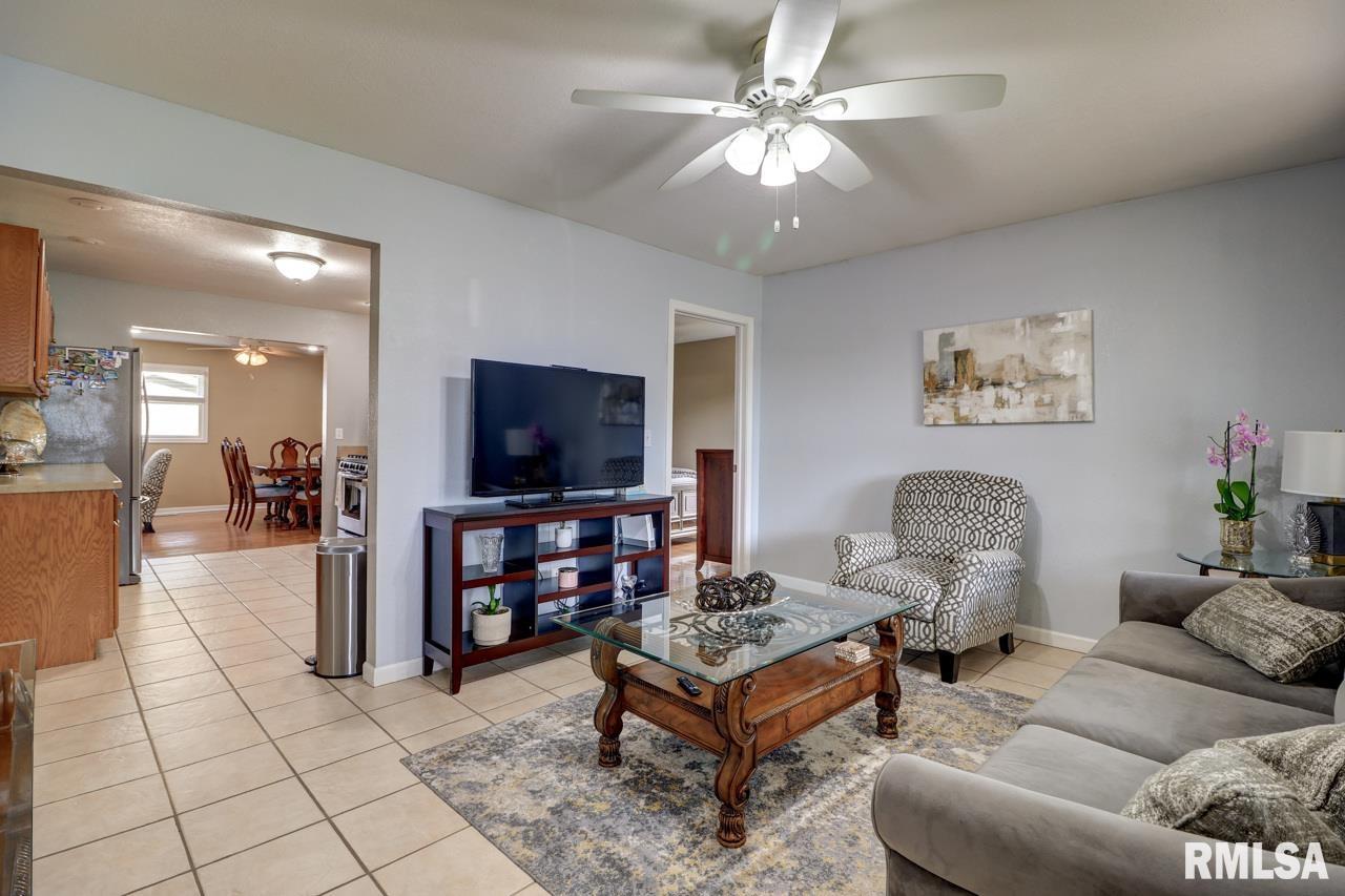 2410 Barker Street Clinton, IA 52732 - Photo 2 of 28