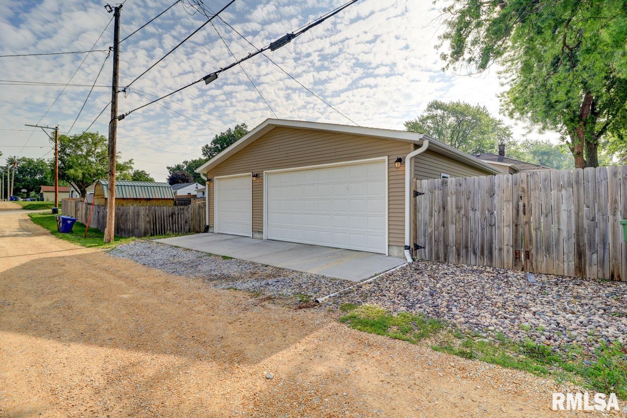 2410 Barker Street Clinton, IA 52732 - Photo 24 of 28