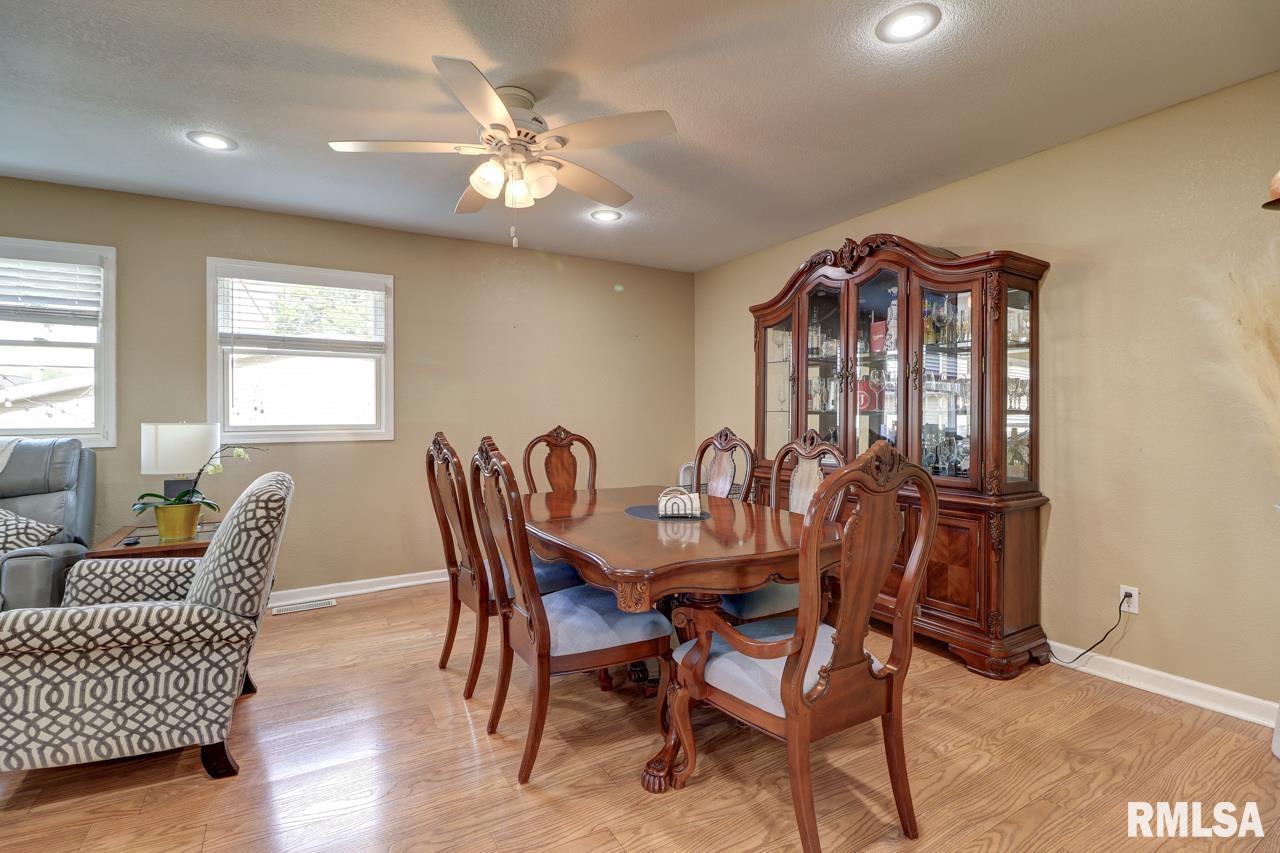 2410 Barker Street Clinton, IA 52732 - Photo 9 of 28