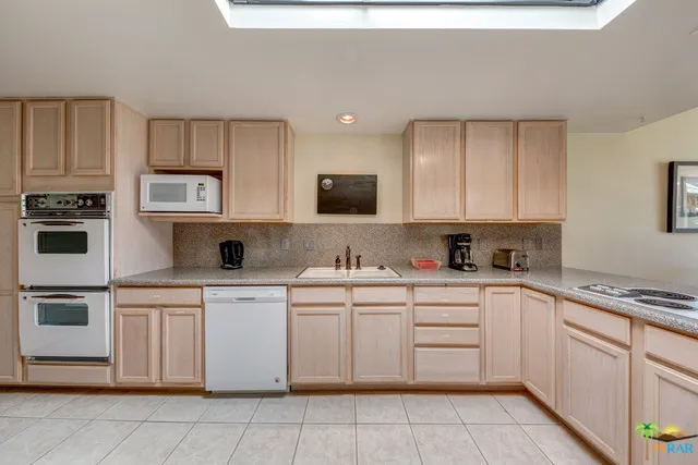 $3,800 | 1533 East Canyon Estates Drive, Palm Springs, CA 92264