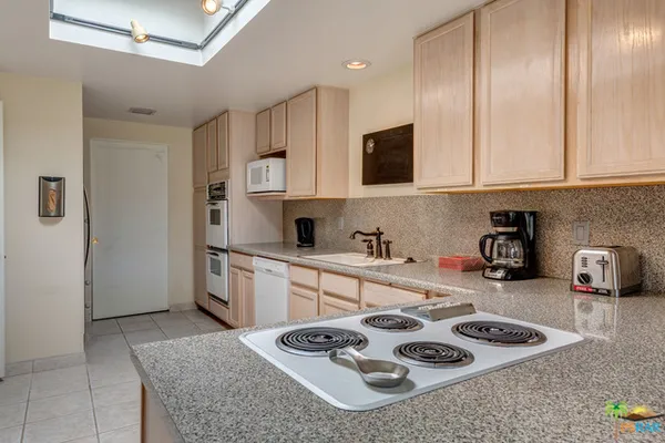 $2,500 | 1533 East Canyon Estates Drive, Palm Springs, CA 92264
