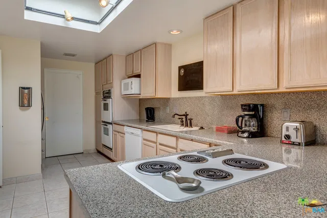 $3,800 | 1533 East Canyon Estates Drive, Palm Springs, CA 92264