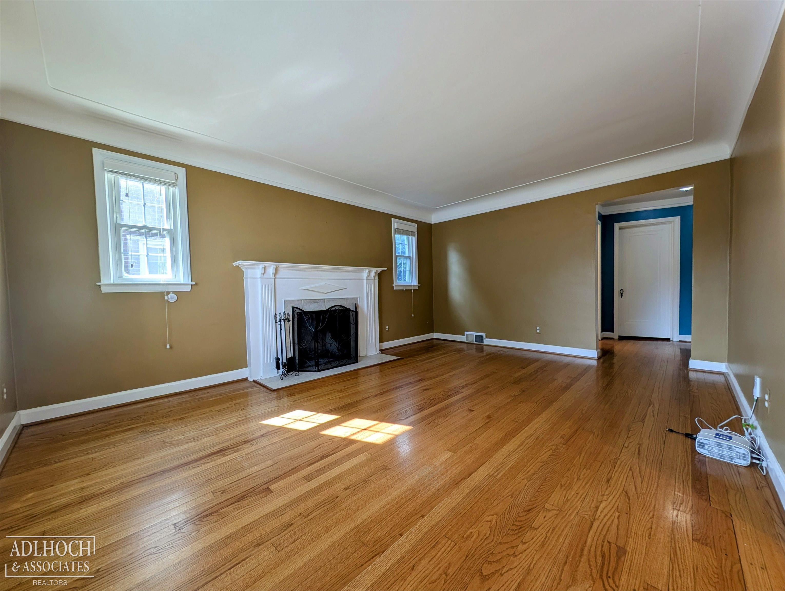 1292 Hampton Road Grosse Pointe Woods, MI 48236 - Photo 3 of 21