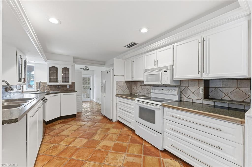 1290 St Clair Shores Road Naples, FL 34104 - Photo 15 of 48
