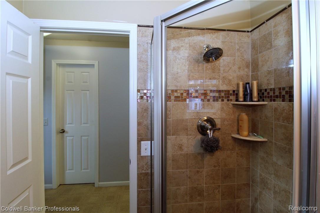 258 Whitney Drive Rochester, MI 48307 - Photo 15 of 22 Whitney (38).jpg