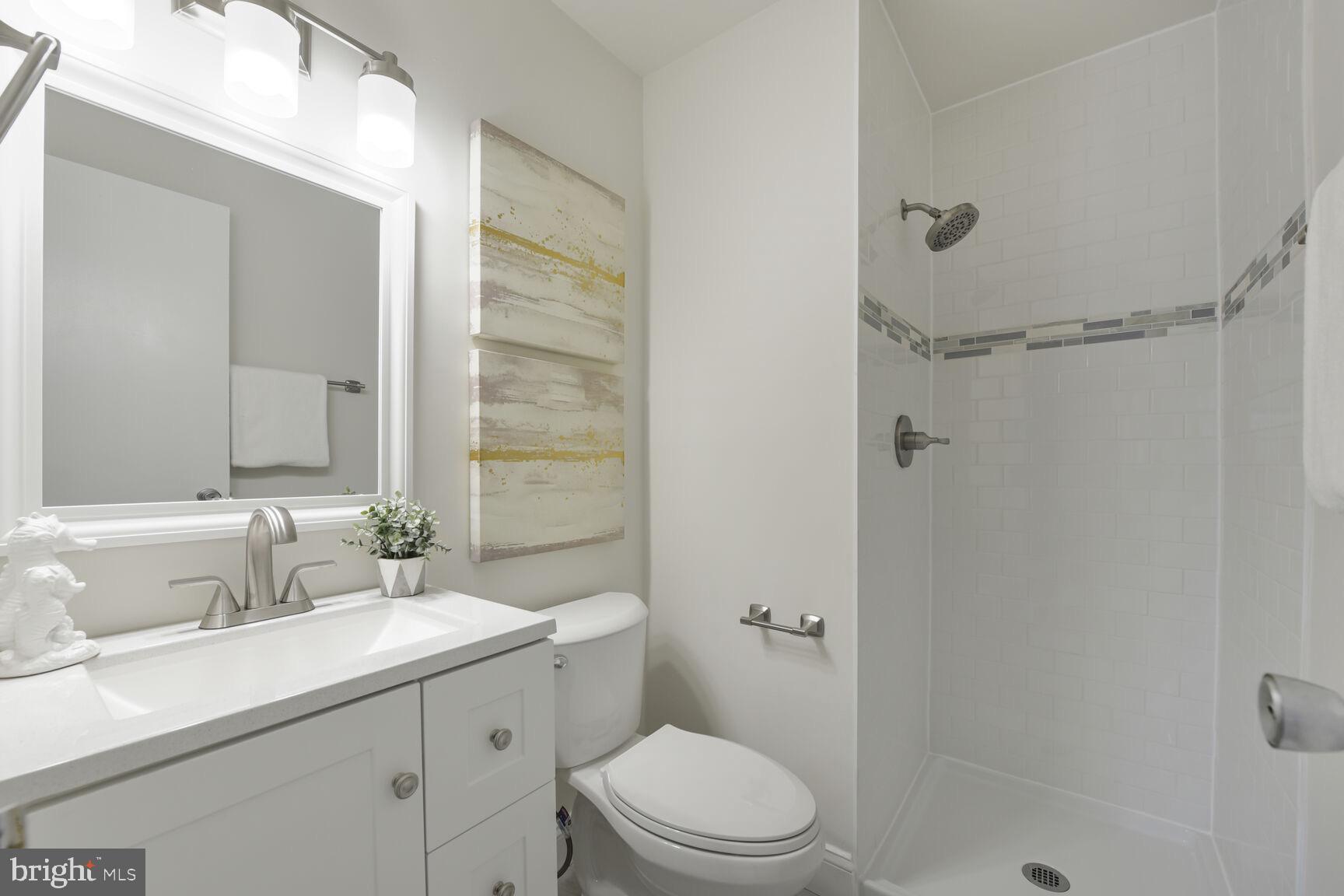 1814 Ivy Oak Square Reston, VA 20190 - Photo 18 of 28 Primary Bath