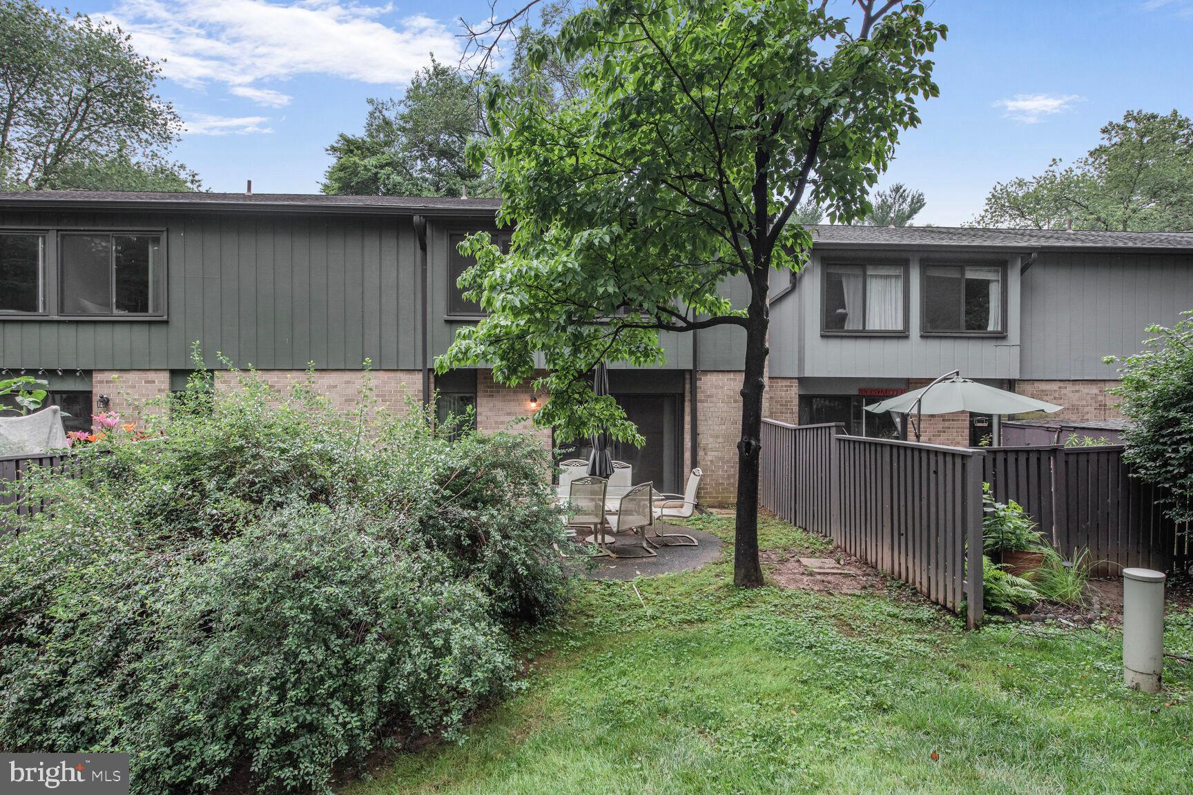 1814 Ivy Oak Square Reston, VA 20190 - Photo 25 of 28 Rear Exterior