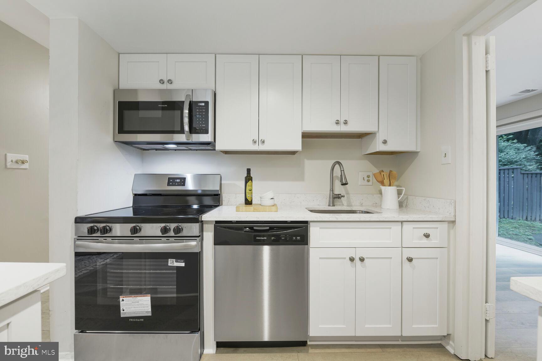 1814 Ivy Oak Square Reston, VA 20190 - Photo 10 of 28 Kitchen