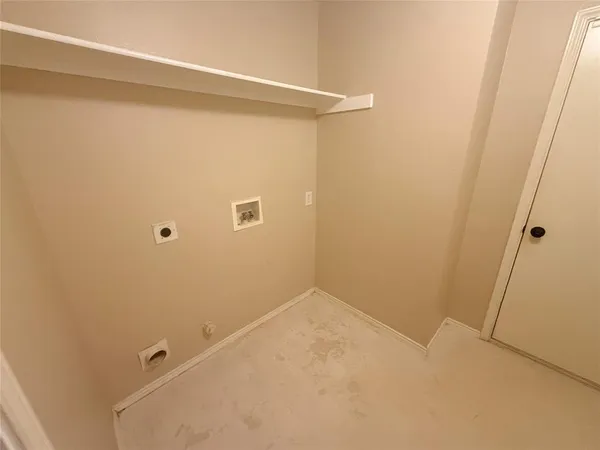 $2,200 | 323 Valley Ridge Drive, Red Oak, TX 75154