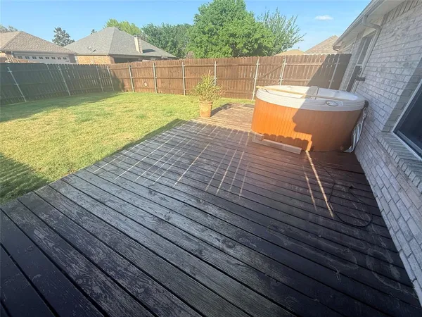 $2,200 | 323 Valley Ridge Drive, Red Oak, TX 75154