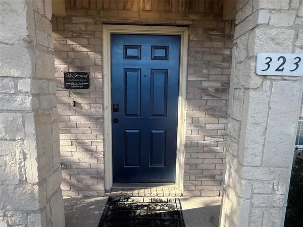 $2,200 | 323 Valley Ridge Drive, Red Oak, TX 75154