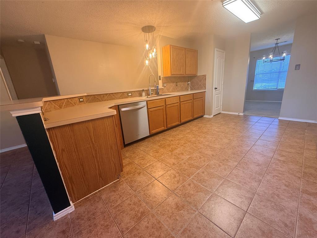 323 Valley Ridge Drive Red Oak, TX 75154 - Photo 4 of 18