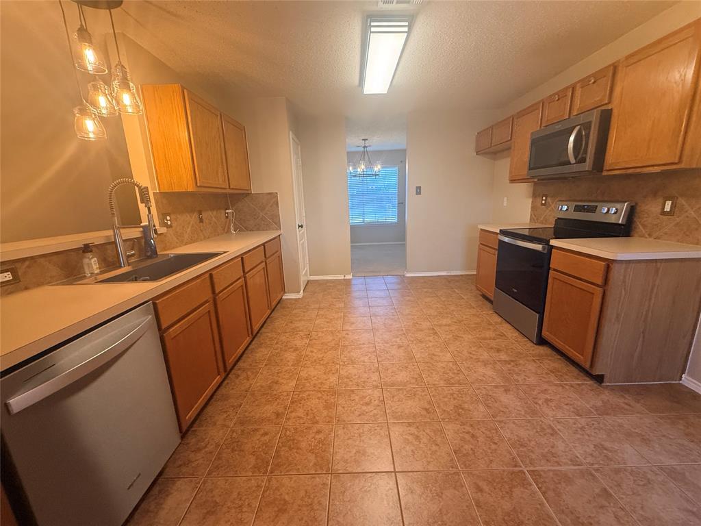 323 Valley Ridge Drive Red Oak, TX 75154 - Photo 5 of 18