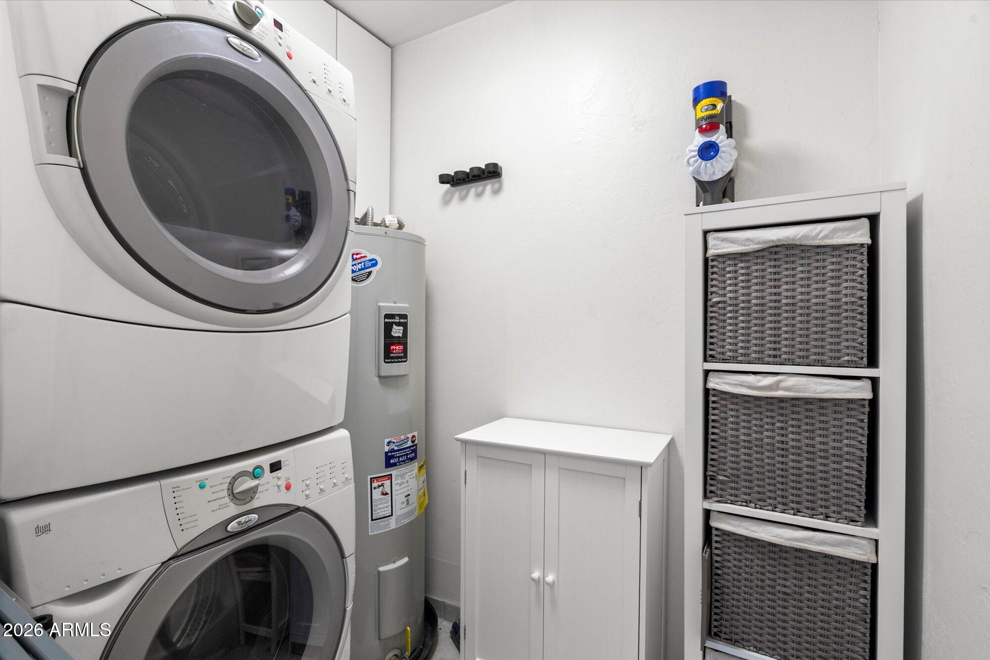 7005 North Barbados Place Phoenix, AZ 85021 - Photo 32 of 42 a utility room with dryer and washer