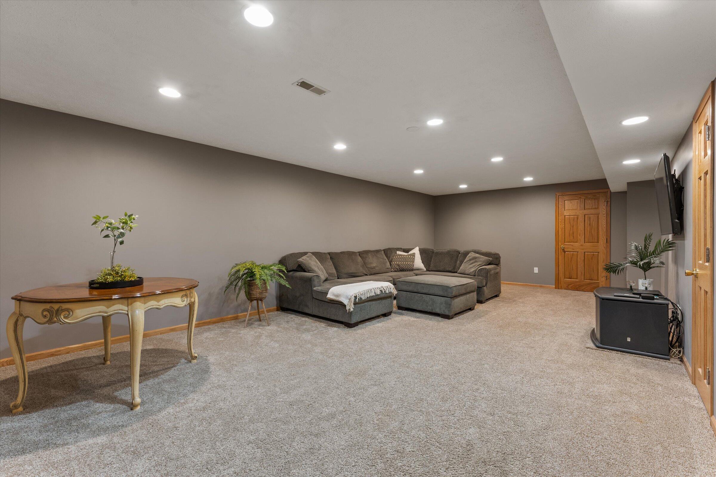 68640 Christiana Lake Road Edwardsburg, MI 49112 - Photo 23 of 38 27-DSC01417