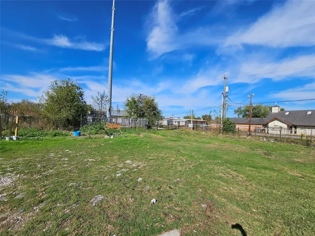 a view of a garden with a house