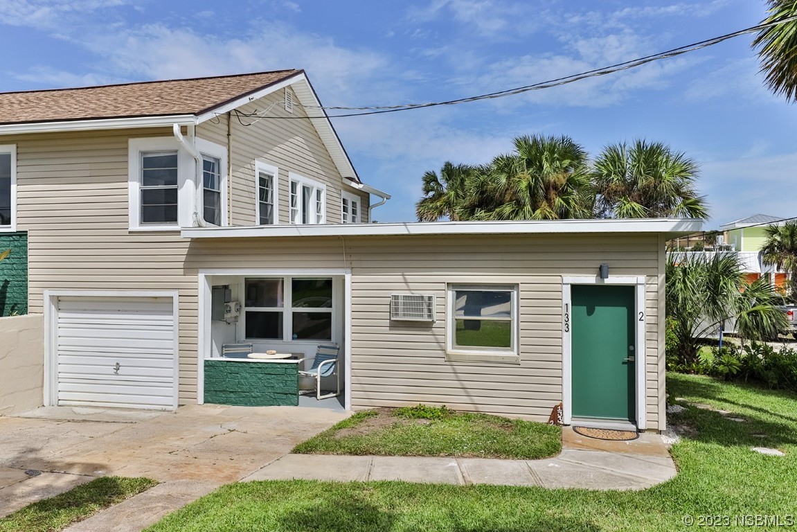 133 Milton Road Daytona Beach, FL 32118 - Photo 35 of 70 a front view of a house with a yard
