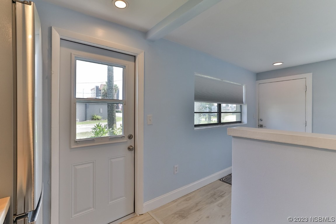 133 Milton Road Daytona Beach, FL 32118 - Photo 44 of 70 an empty room that has a window