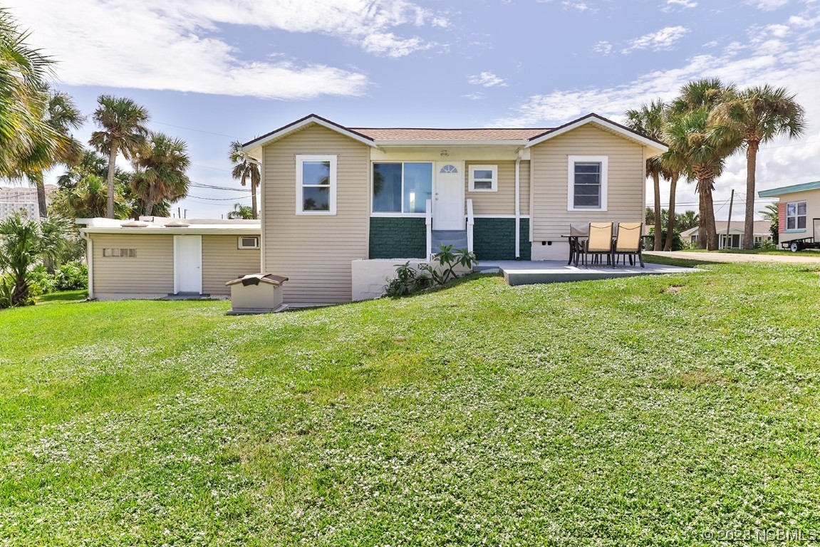 133 Milton Road Daytona Beach, FL 32118 - Photo 56 of 70 a view of a house with a yard and sitting area