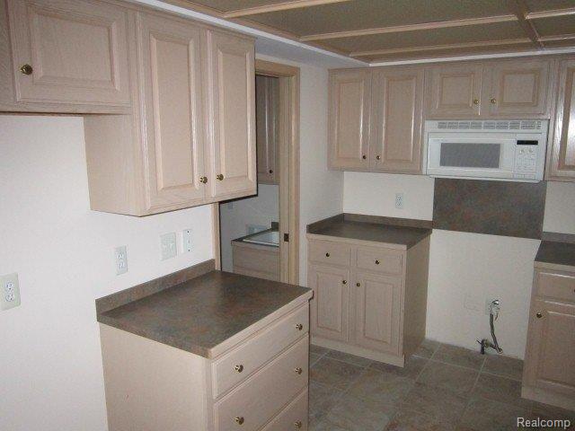 103 Milton Road Algonac, MI 48001 - Photo 10 of 22 IMG_0273 (Small).JPG