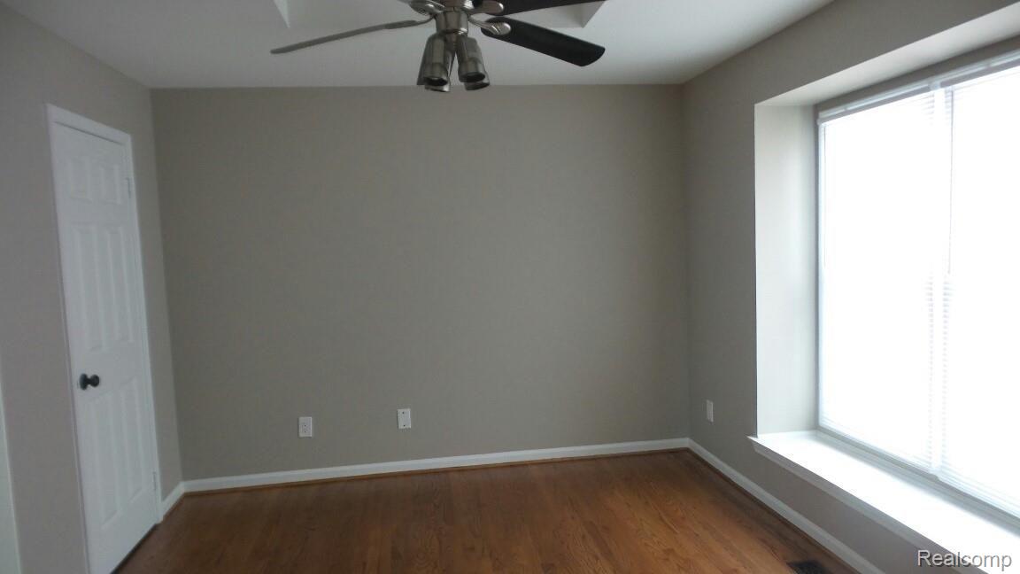 682 Summit Ridge Drive Milford, MI 48381 - Photo 4 of 21 20190125_112432_resized.jpg