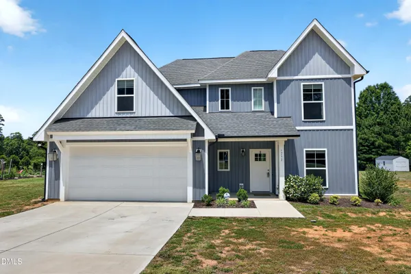 a view of a yard in front of house