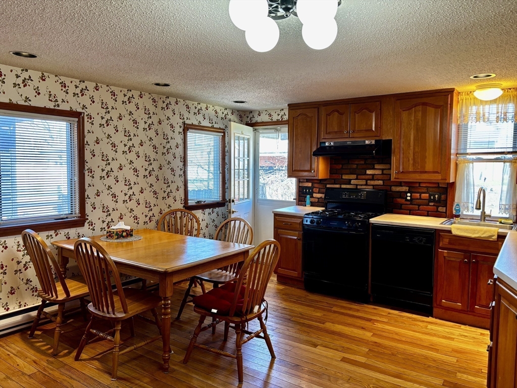 91 Daviston Street Springfield, MA 01108 - Photo 15 of 38