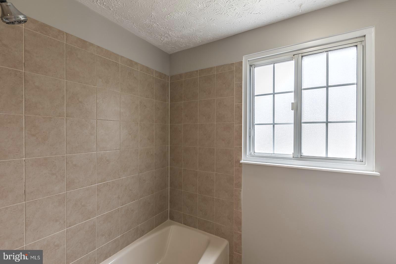8287 Raindrop Way Springfield, VA 22153 - Photo 23 of 36 Hallway bath